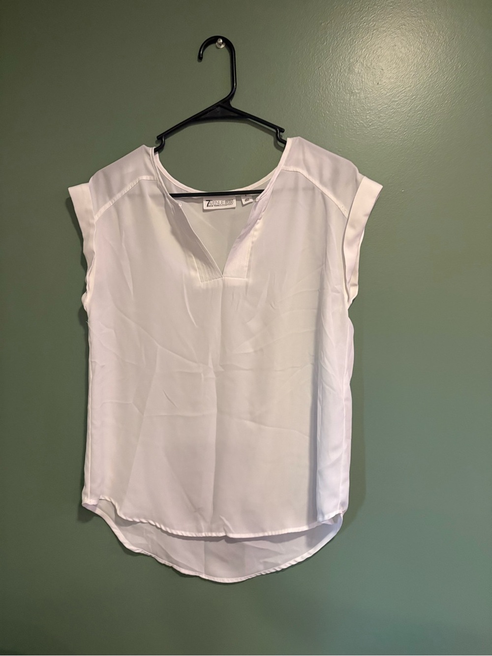 New York & Company White Cap Sleeve V-Neck Blouse